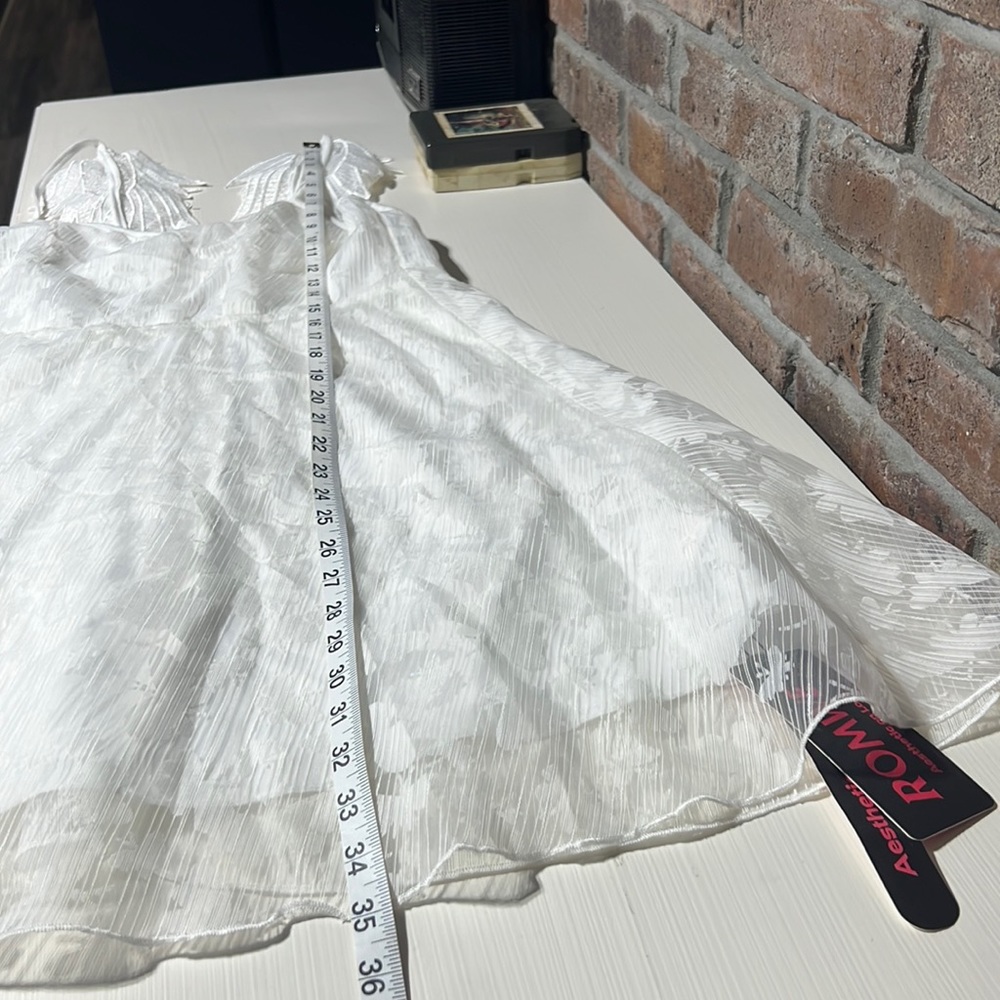Gorgeous ROMWE white dress with beautiful“angel wings“ stripes - Picture 16 of 16